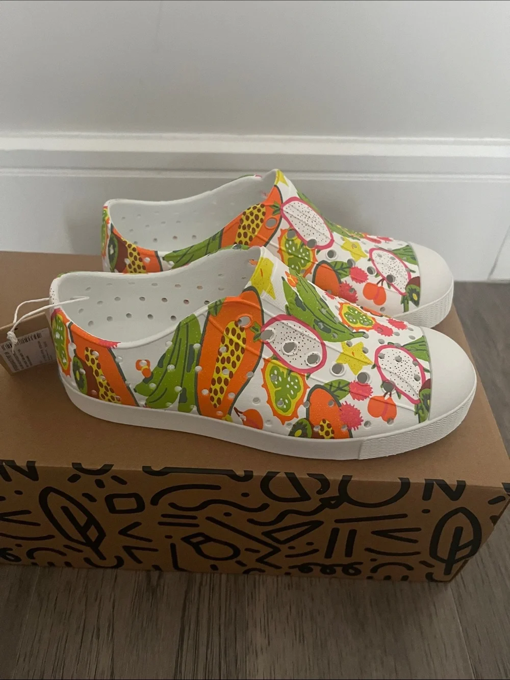 Native Shoes jefferson sugarlite print shoe. White. Kids size 1. New in box.